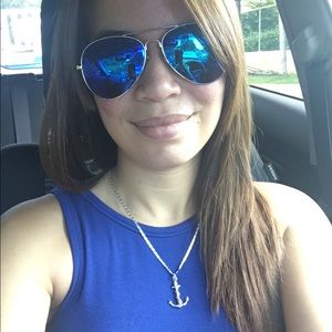 Meet your Posher, Isamar